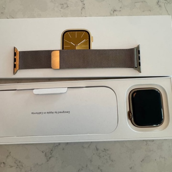 Apple Watch 45mm gold stainless steel with band - Picture 1 of 3